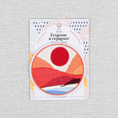 IRON-ON PATCH ROUND LANDSCAPE - RED