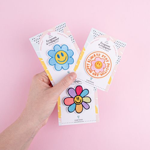 IRON-ON PATCH SMILE FLOWER - BLUE
